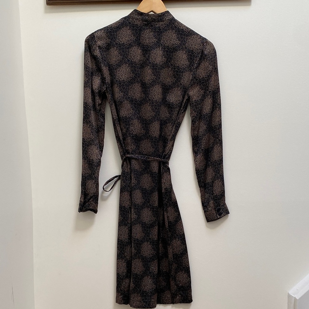 💯 Silk Club Monaco Belted Long Sleeve Midi Dress - Picture 9 of 9